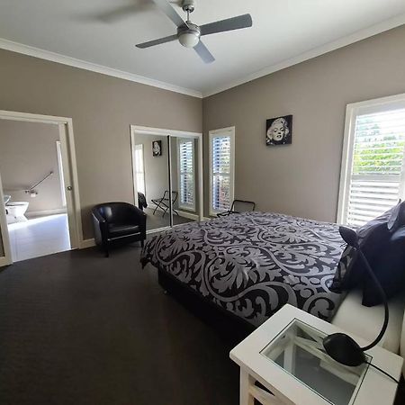 Barklysuites Apartments Рутерглен Экстерьер фото