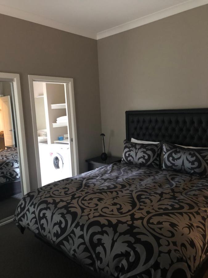 Barklysuites Apartments Рутерглен Экстерьер фото
