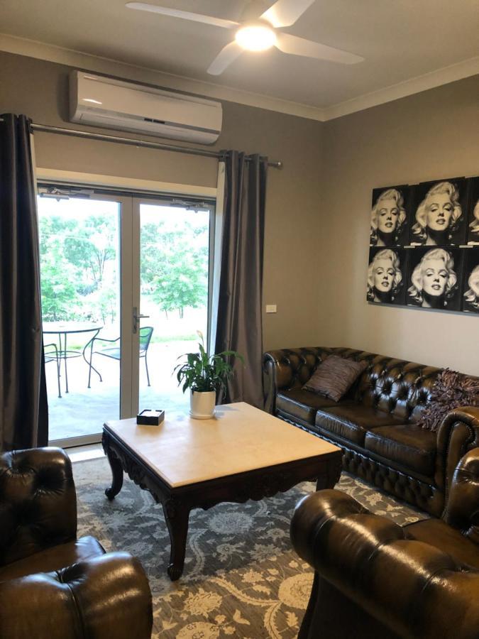 Barklysuites Apartments Рутерглен Экстерьер фото